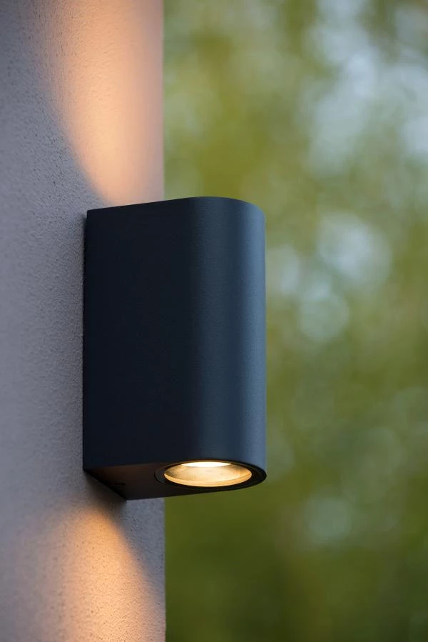 Lucide BOOGY - Wandspot Buiten - 2xGU10 - IP44 - Zwart - sfeer 1